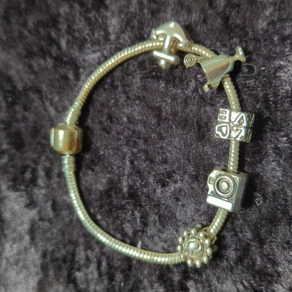 Unmarked Silver Tone Charm Bracelet Trophy, Anchor, Sun, Camera, Love - Picture 1 of 5
